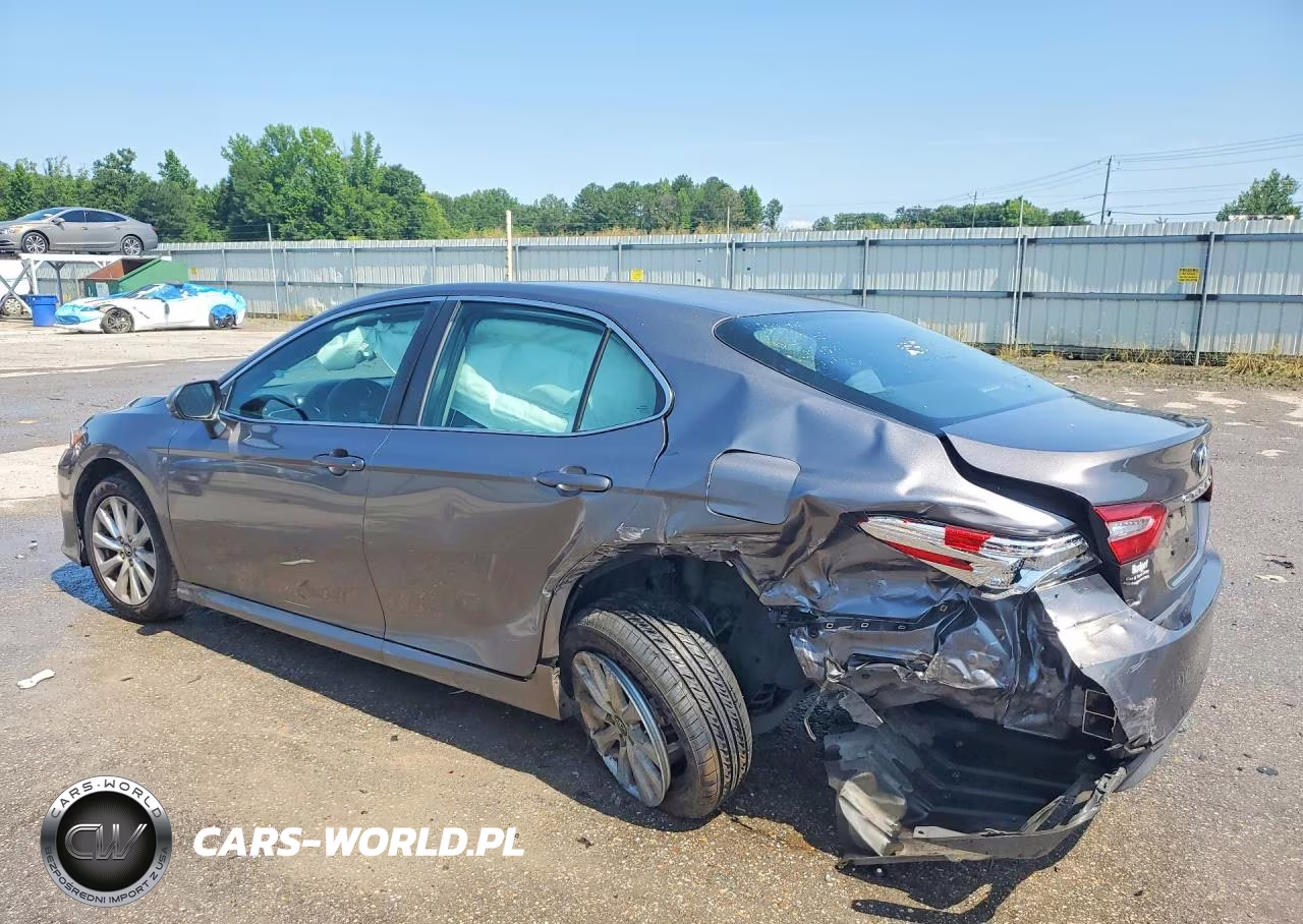 2018 Toyota Camry Le VIN:4T1B11HK3JU655115 - 2