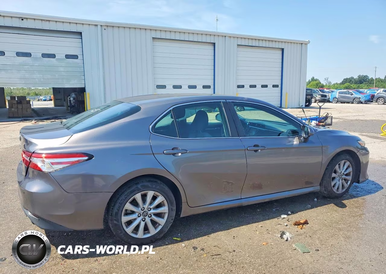 2018 Toyota Camry Le VIN:4T1B11HK3JU655115 - 3