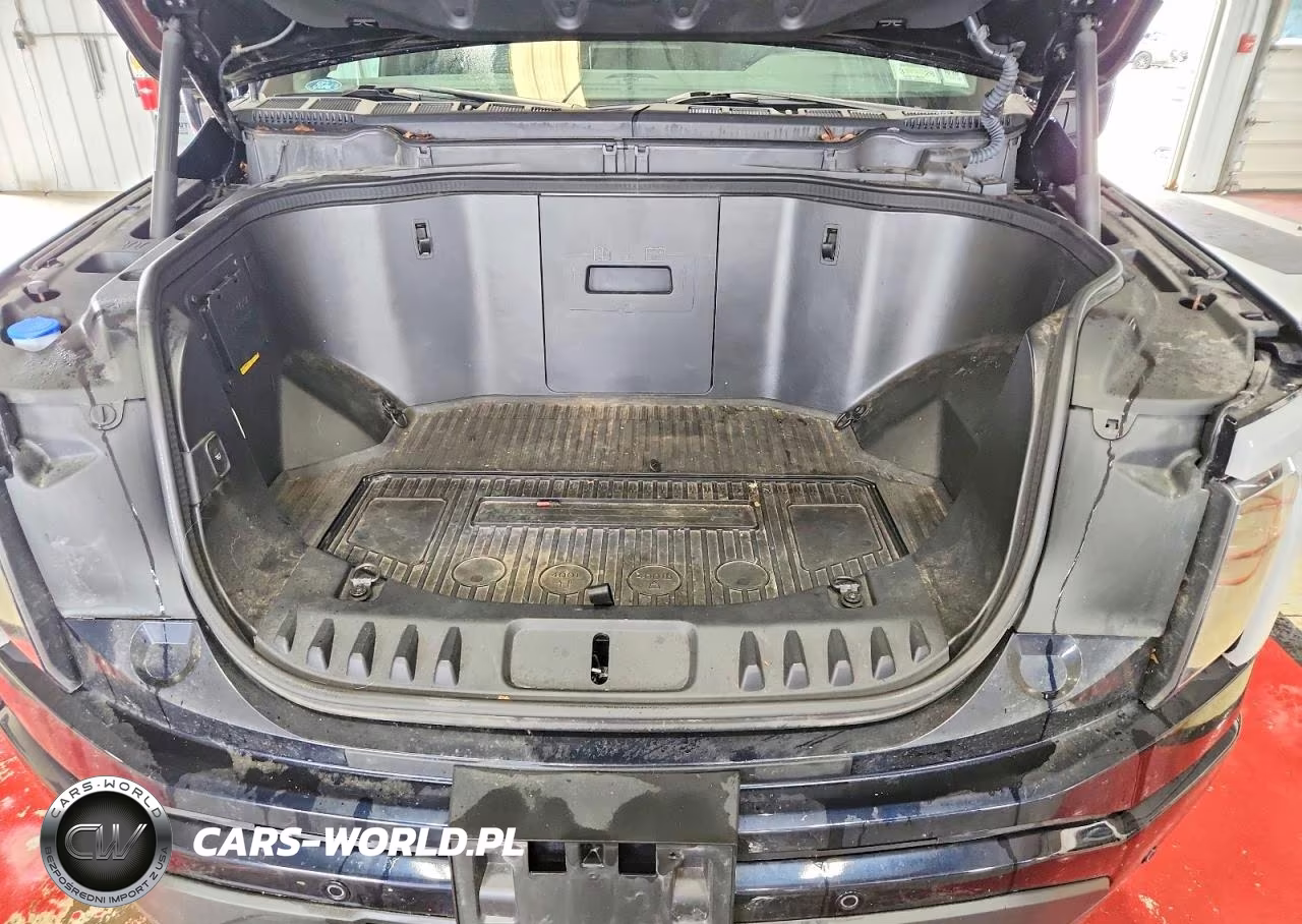 2022 Ford F150 Lightning Pro VIN:1FTVW1EL0NWG10711 - 11