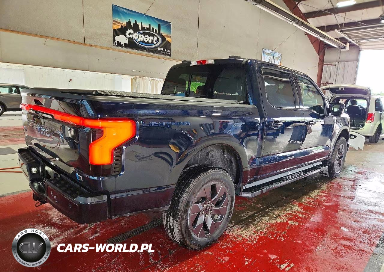 2022 Ford F150 Lightning Pro VIN:1FTVW1EL0NWG10711 - 3