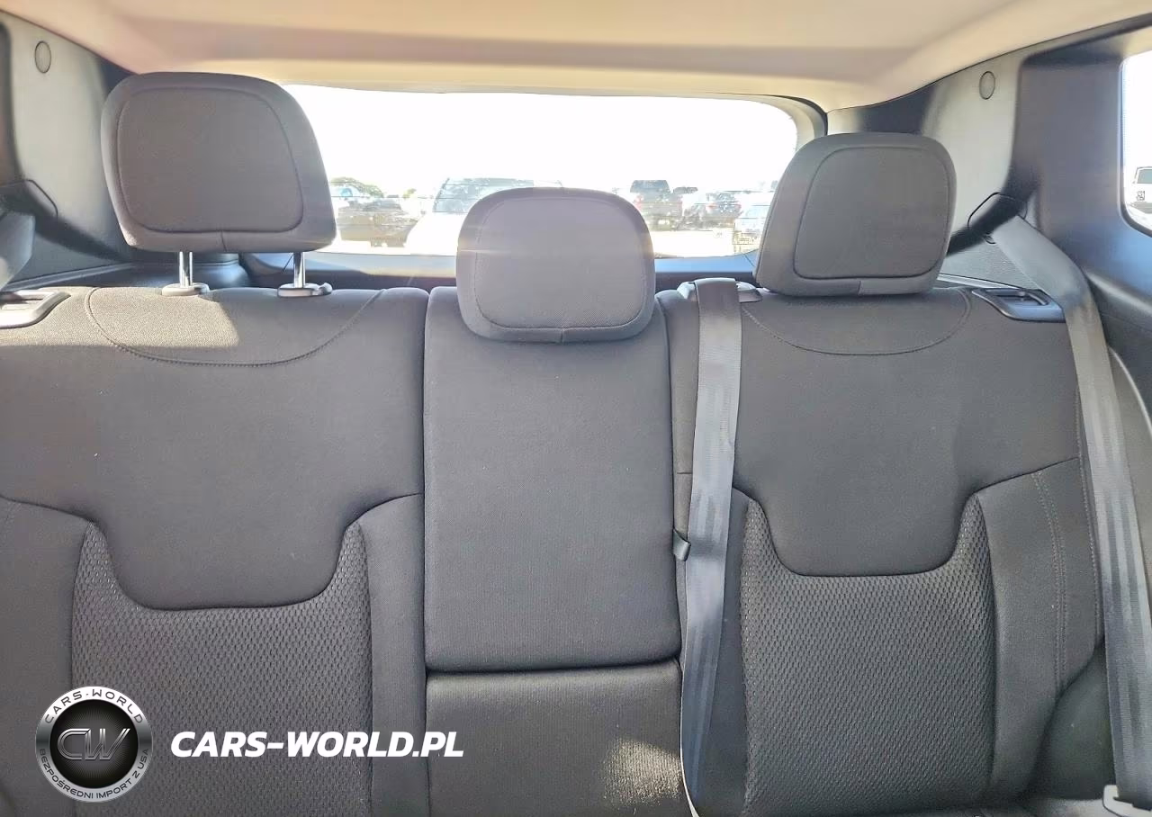 2018 Jeep Renegade Latitude VIN:ZACCJABB7JPH42728 - 10