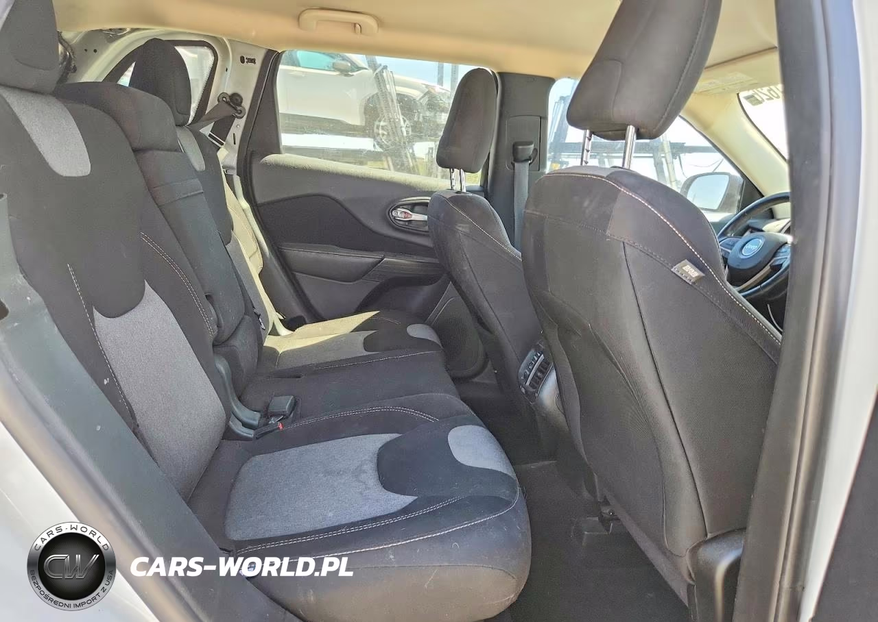 2016 Jeep Cherokee Sport VIN:1C4PJLAB3GW315380 - 11