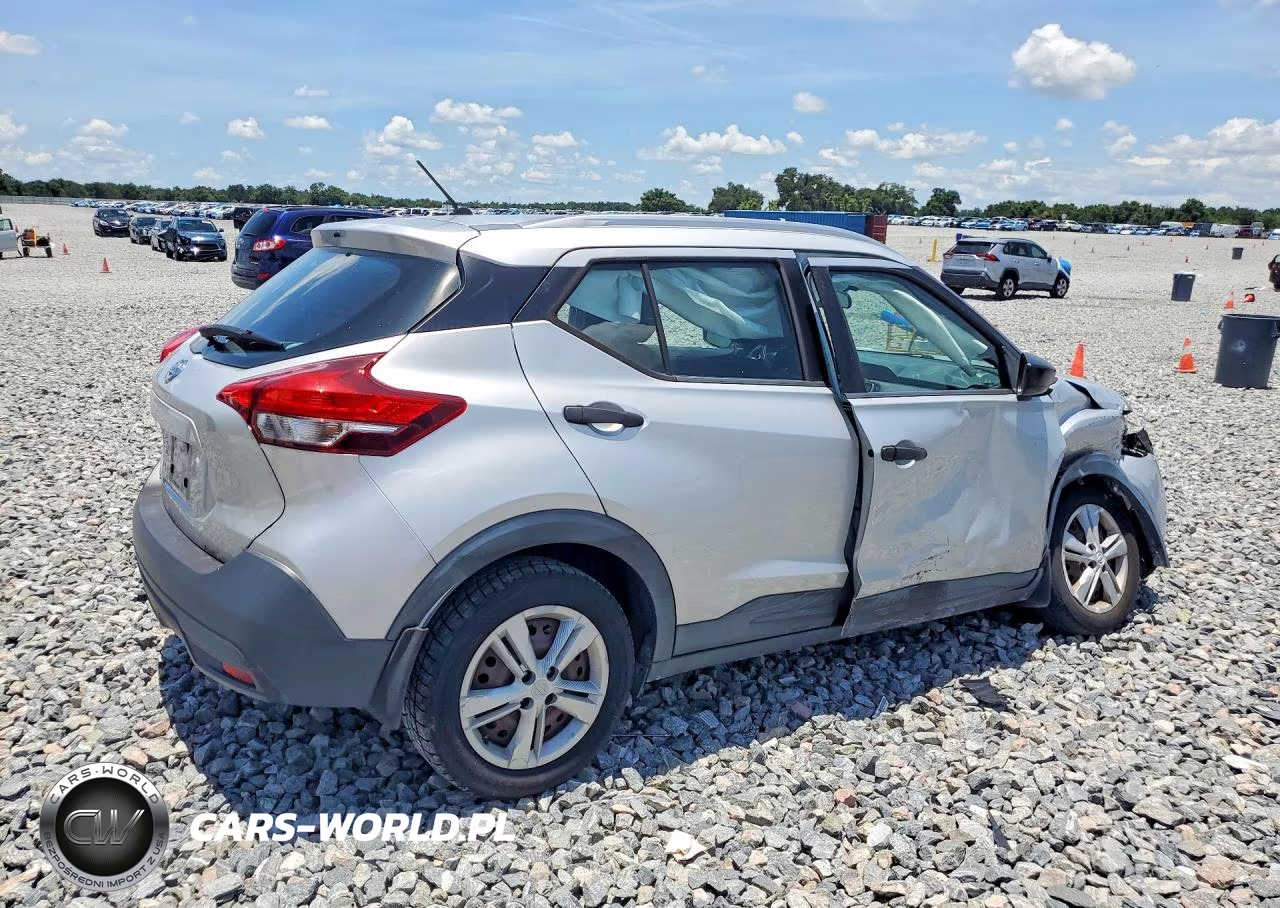 2018 Nissan Kicks S VIN:3N1CP5CU3JL515974 - 3