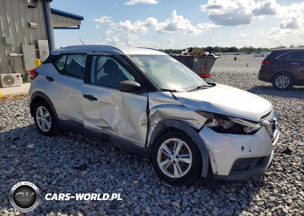 2018 Nissan Kicks S VIN:3N1CP5CU3JL515974 - 4