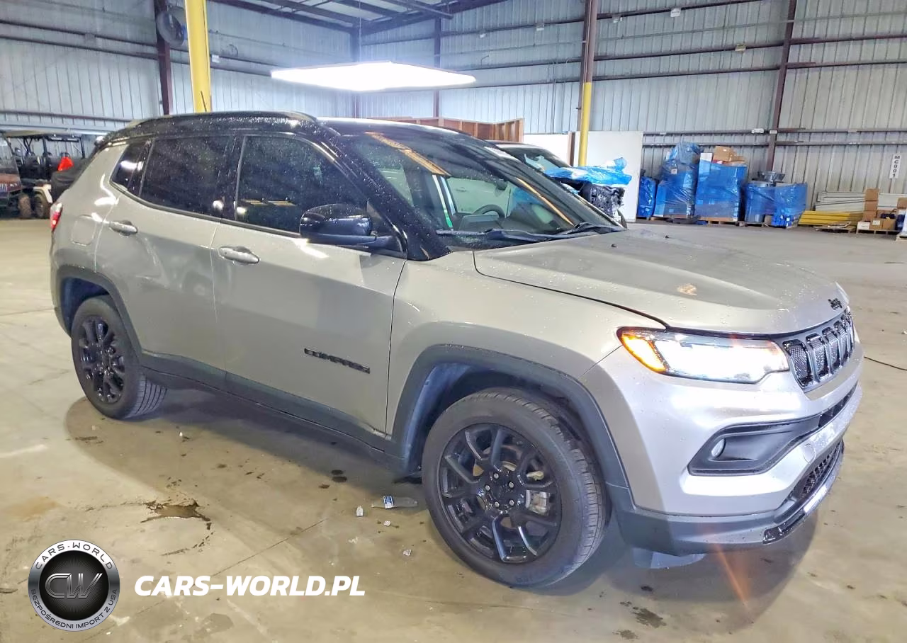 2022 Jeep Compass Latitude VIN:3C4NJDBB2NT228617 - 4