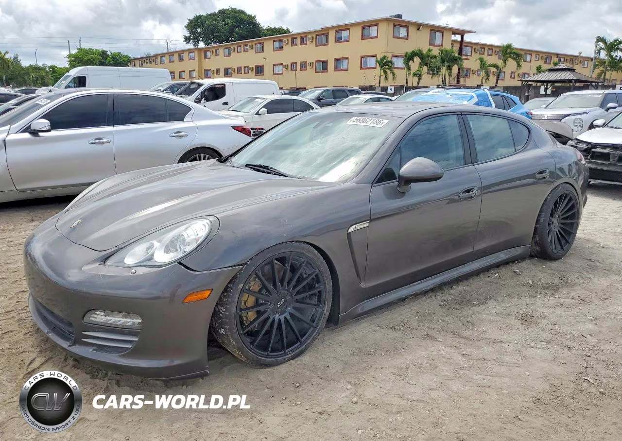 2013 Porsche Panamera 2