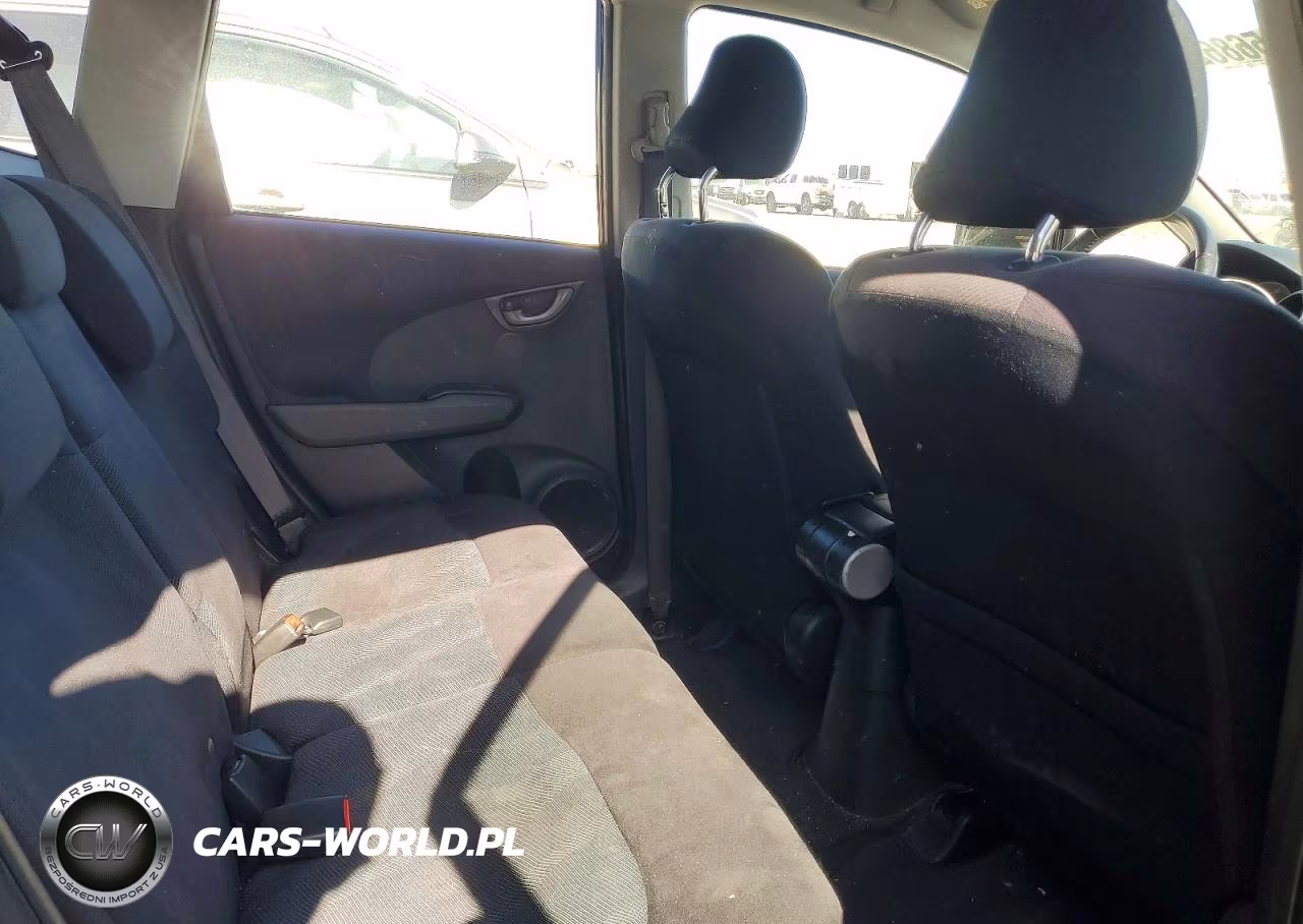 2011 Honda Fit Sport VIN:JHMGE8H52BC024332 - 10
