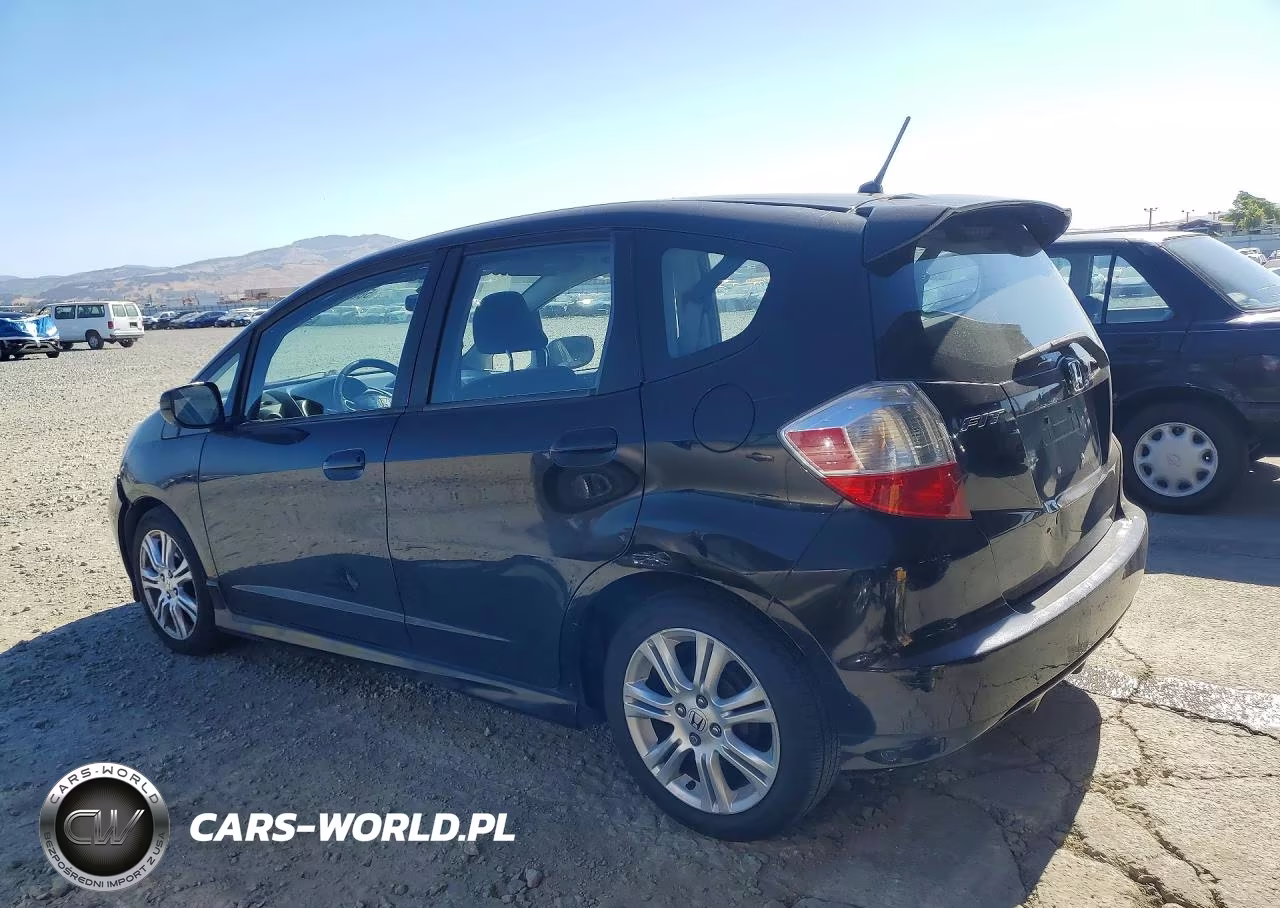 2011 Honda Fit Sport VIN:JHMGE8H52BC024332 - 2