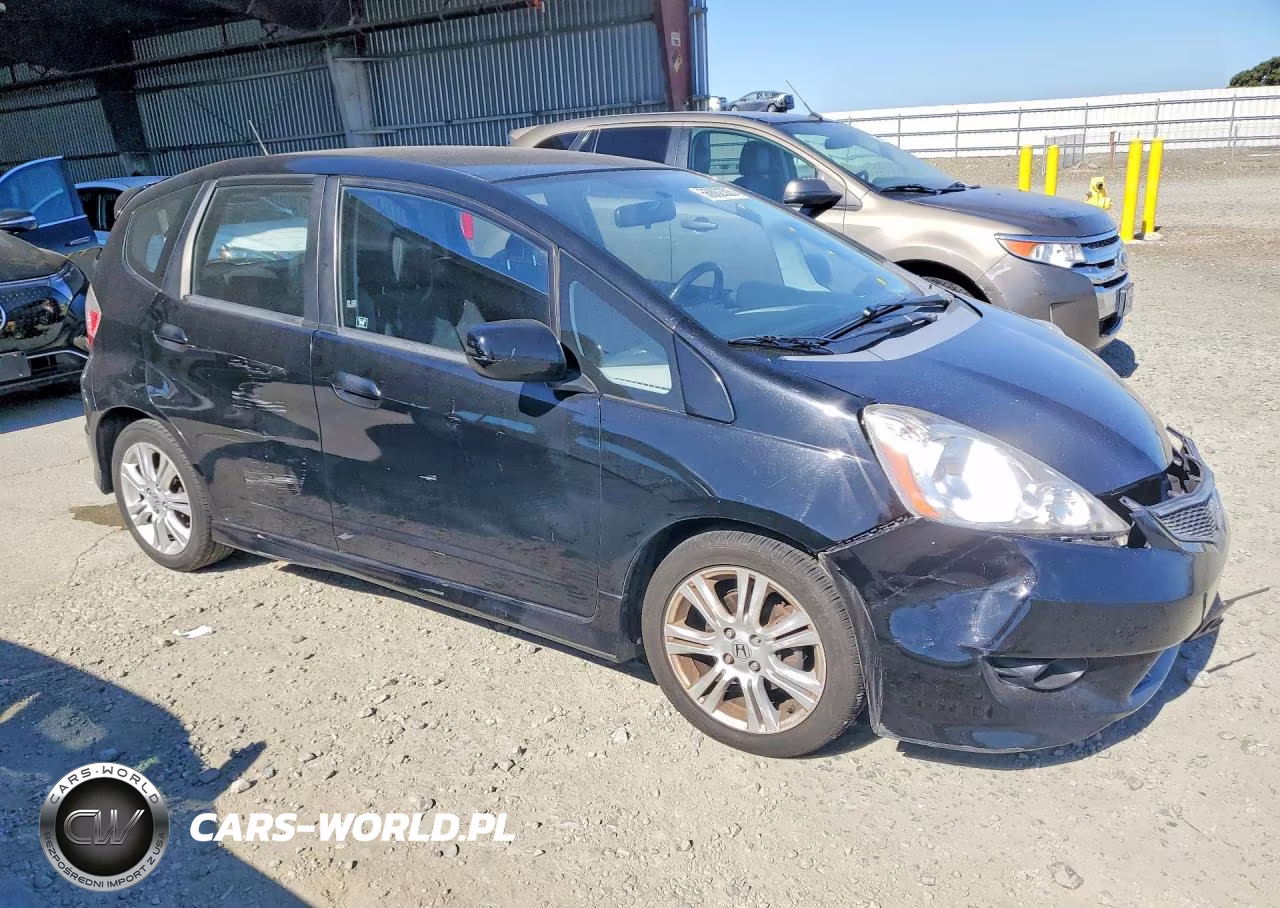 2011 Honda Fit Sport VIN:JHMGE8H52BC024332 - 4