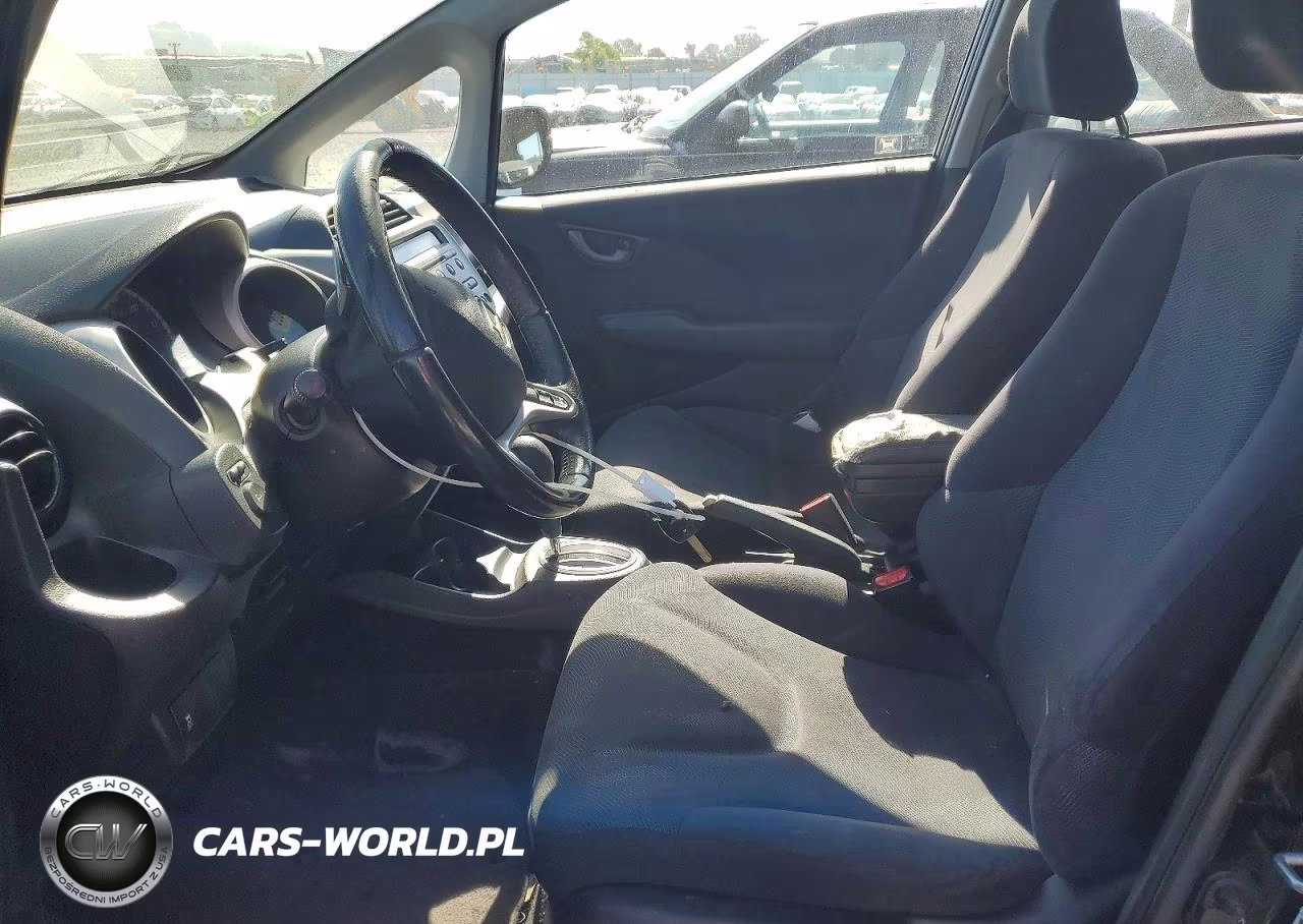 2011 Honda Fit Sport VIN:JHMGE8H52BC024332 - 7