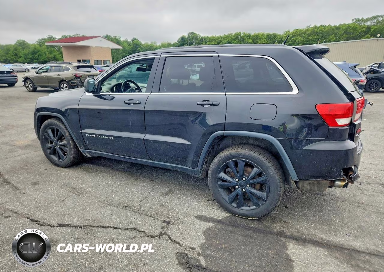 2013 Jeep Grand Cherokee Laredo VIN:1C4RJFAT4DC562245 - 2