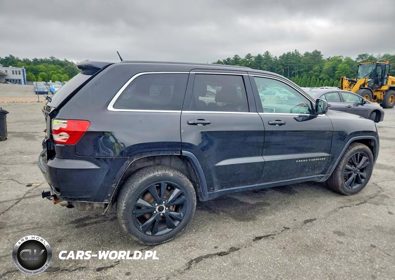 2013 Jeep Grand Cherokee Laredo VIN:1C4RJFAT4DC562245 - 3