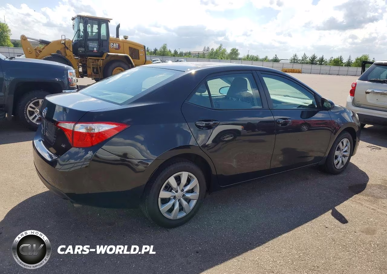 2016 Toyota Corolla Le VIN:2T1BURHE5GC621817 - 3
