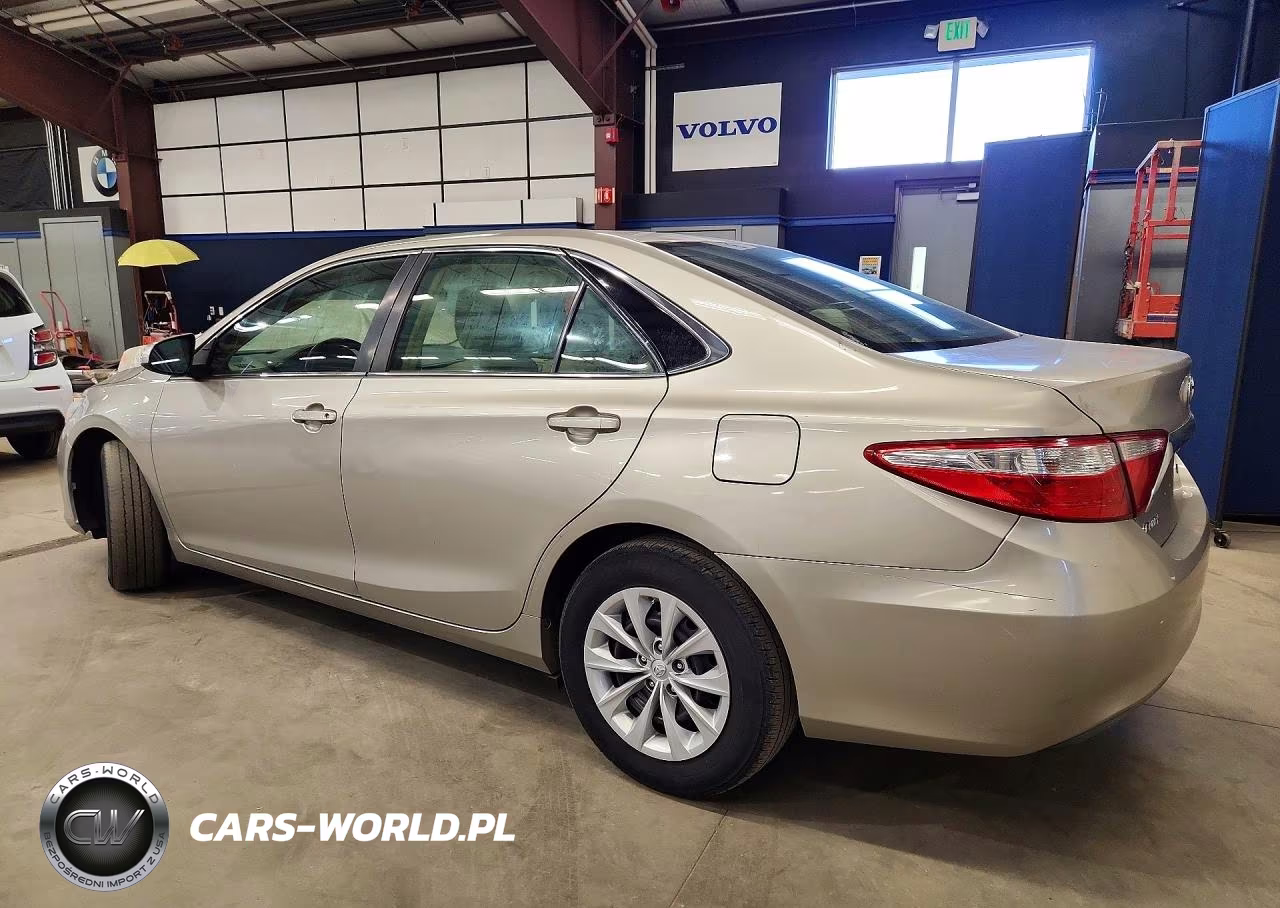 2016 Toyota Camry Le VIN:4T4BF1FK5GR530605 - 2