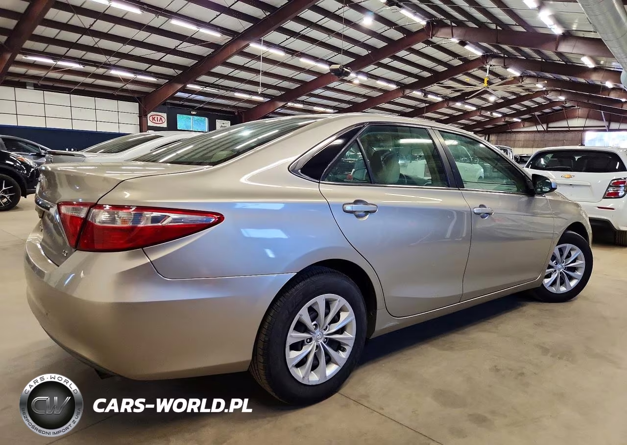 2016 Toyota Camry Le VIN:4T4BF1FK5GR530605 - 3