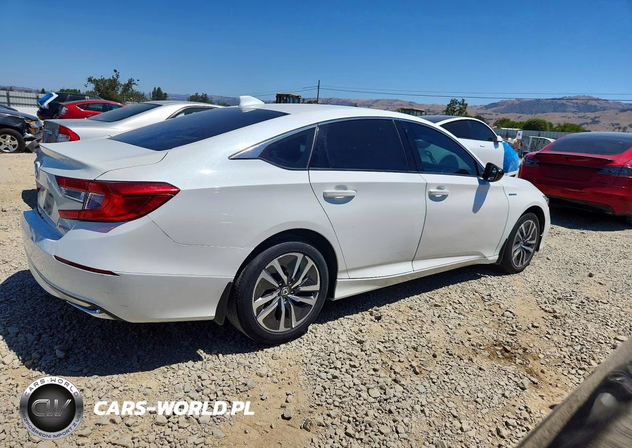 2018 Honda Accord Hybrid VIN:1HGCV3F13JA010437 - 3