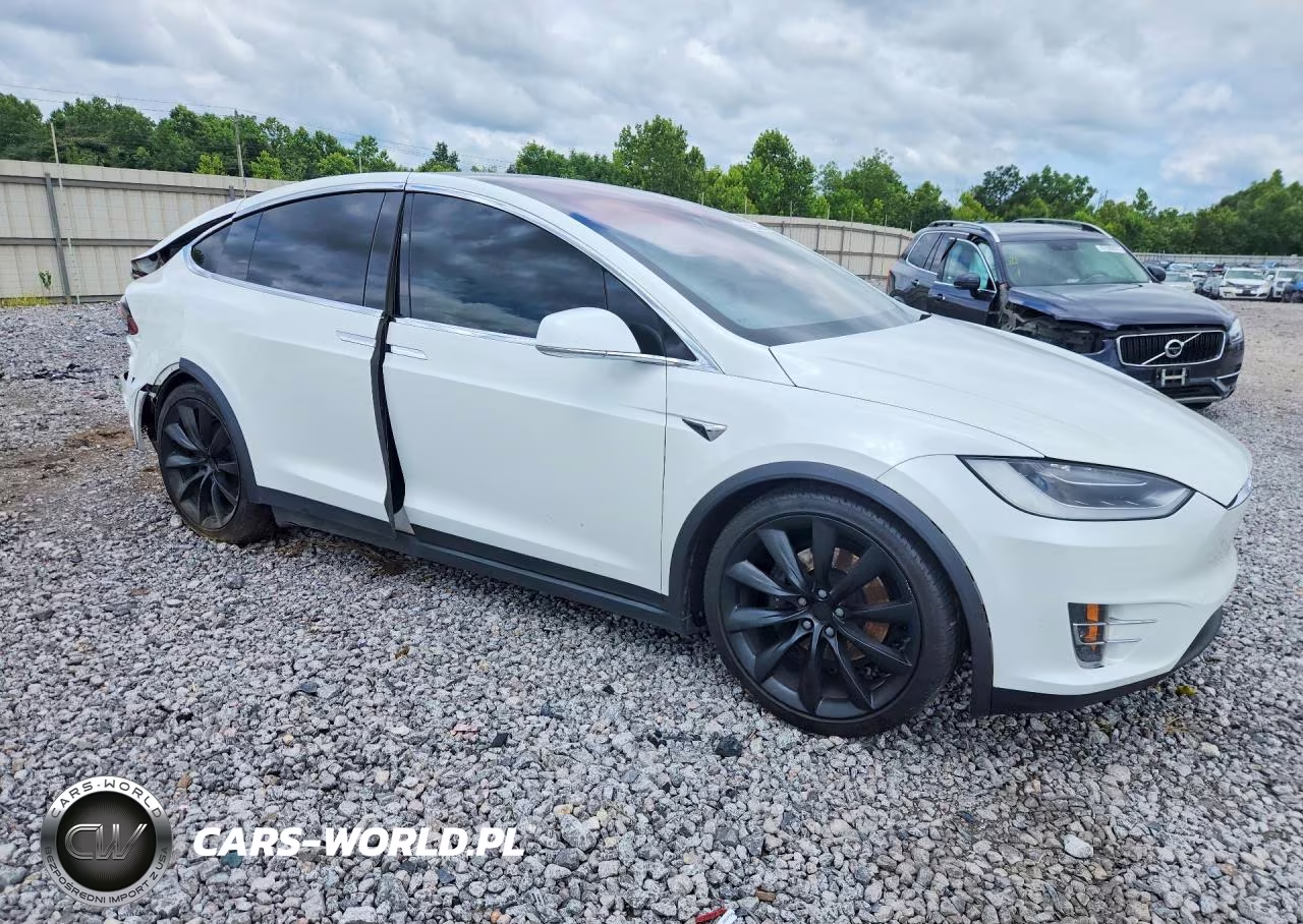 2017 Tesla Model X VIN:5YJXCBE20HF077010 - 4
