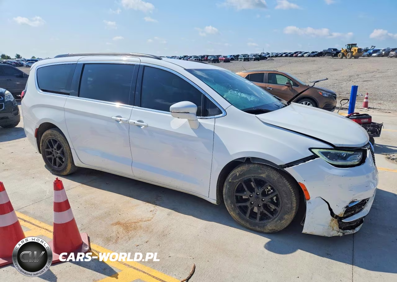 2022 Chrysler Pacifica Touring L VIN:2C4RC1BG8NR141023 - 4