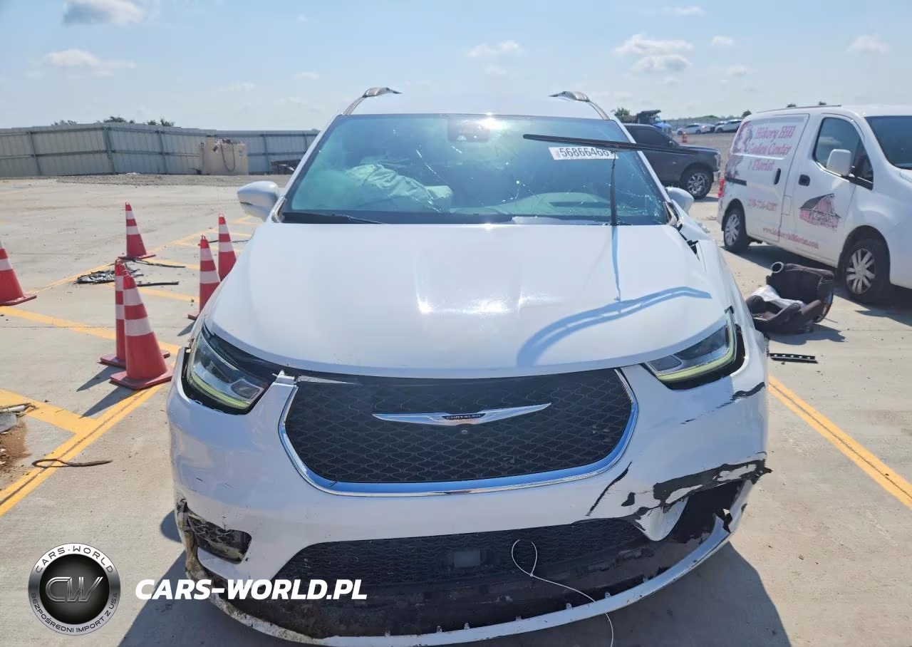 2022 Chrysler Pacifica Touring L VIN:2C4RC1BG8NR141023 - 5