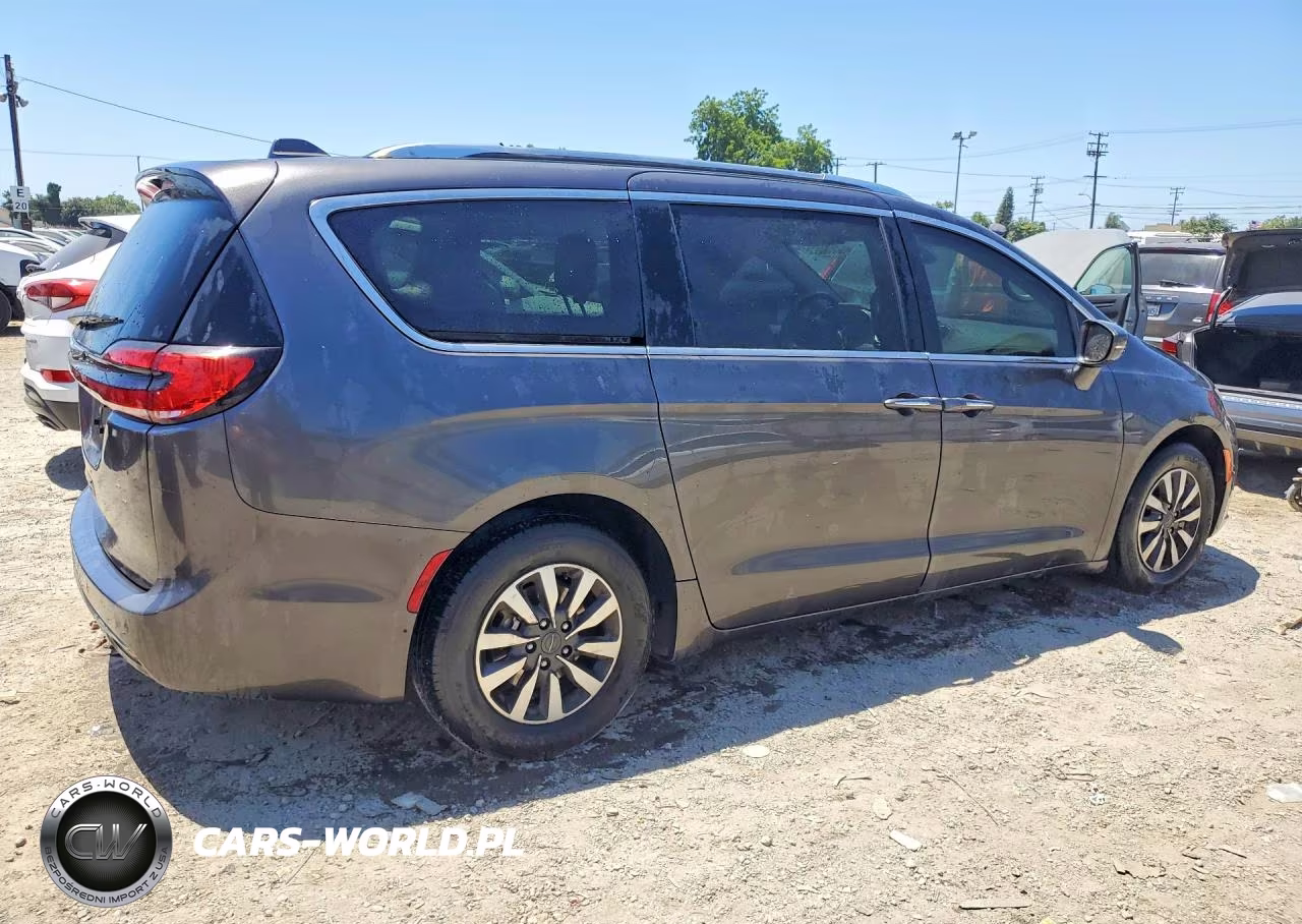 2021 Chrysler Pacifica Touring L VIN:2C4RC1BG6MR512436 - 3