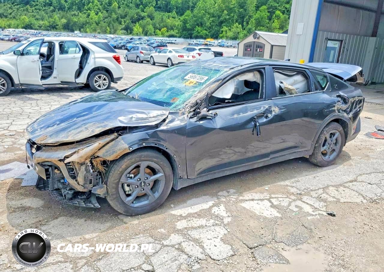 2025 Kia K4 Lxs – zdjęcie 1 z 12