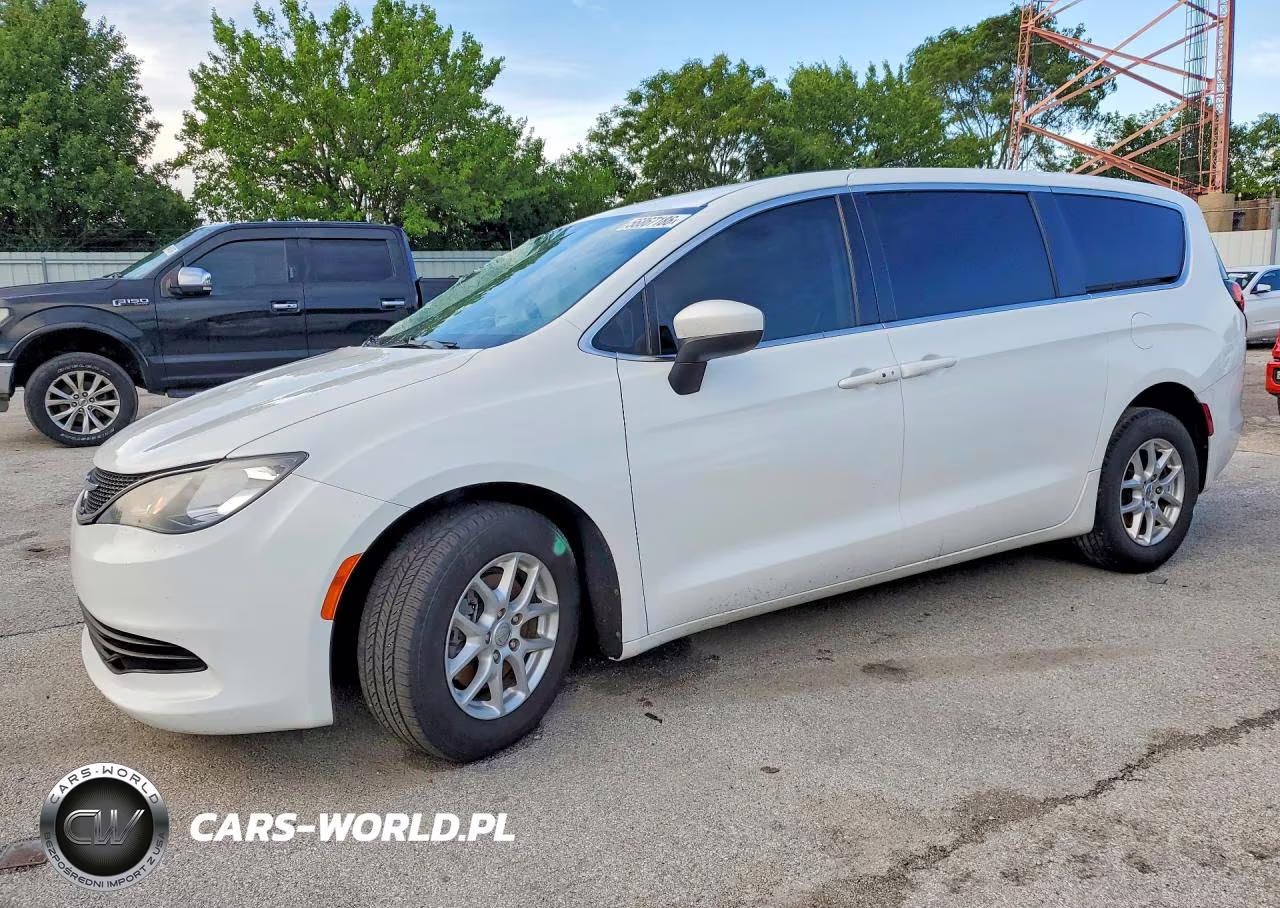 2020 Chrysler Voyager Lx