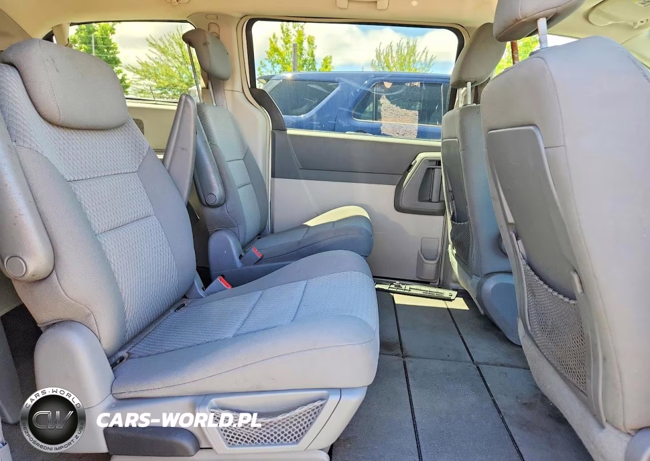 2010 Chrysler Town & Country Lx VIN:2A4RR4DE1AR137850 - 11