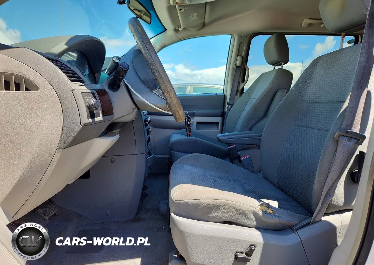2010 Chrysler Town & Country Lx VIN:2A4RR4DE1AR137850 - 7