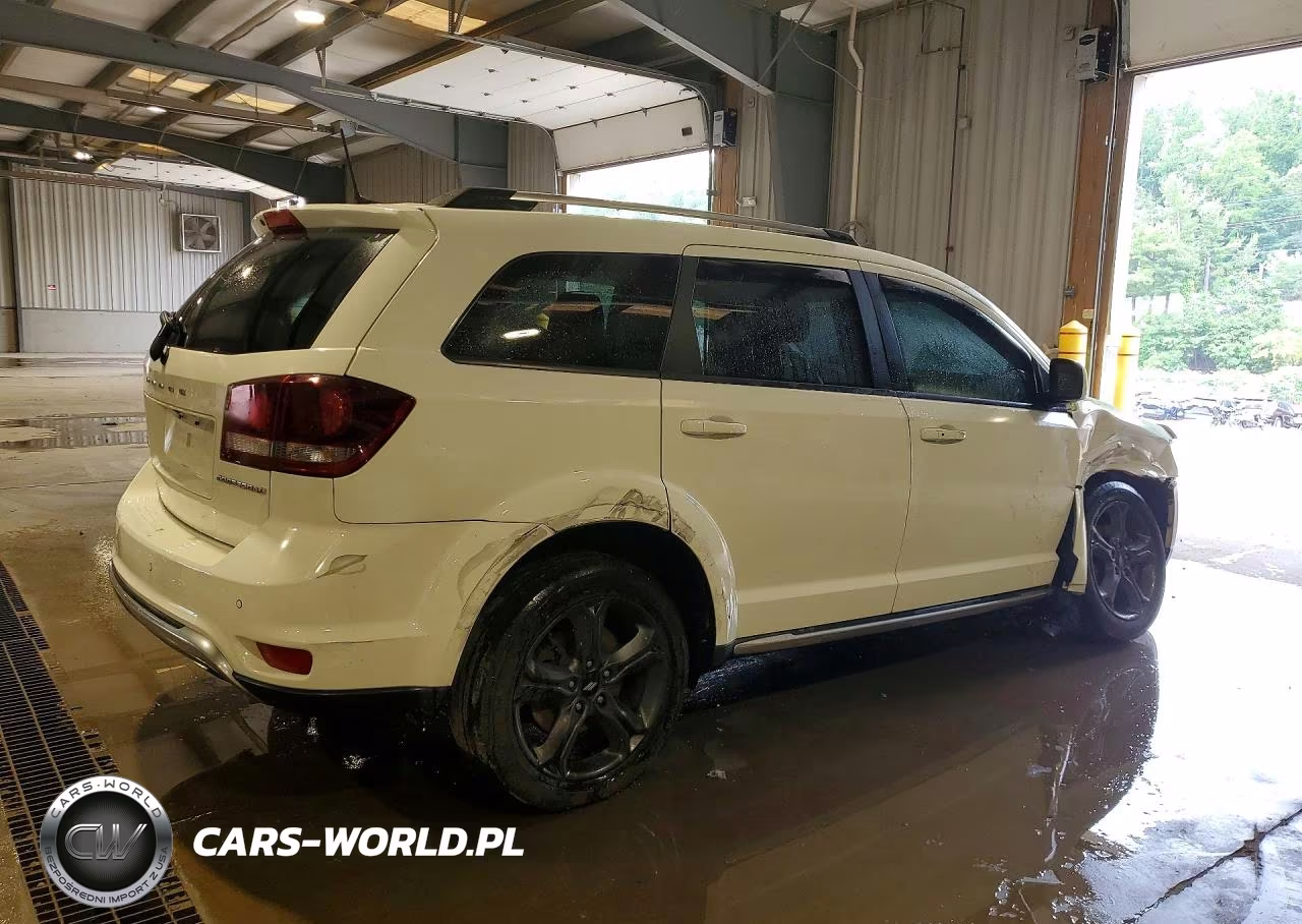2018 Dodge Journey Crossroad VIN:3C4PDDGG8JT504281 - 3