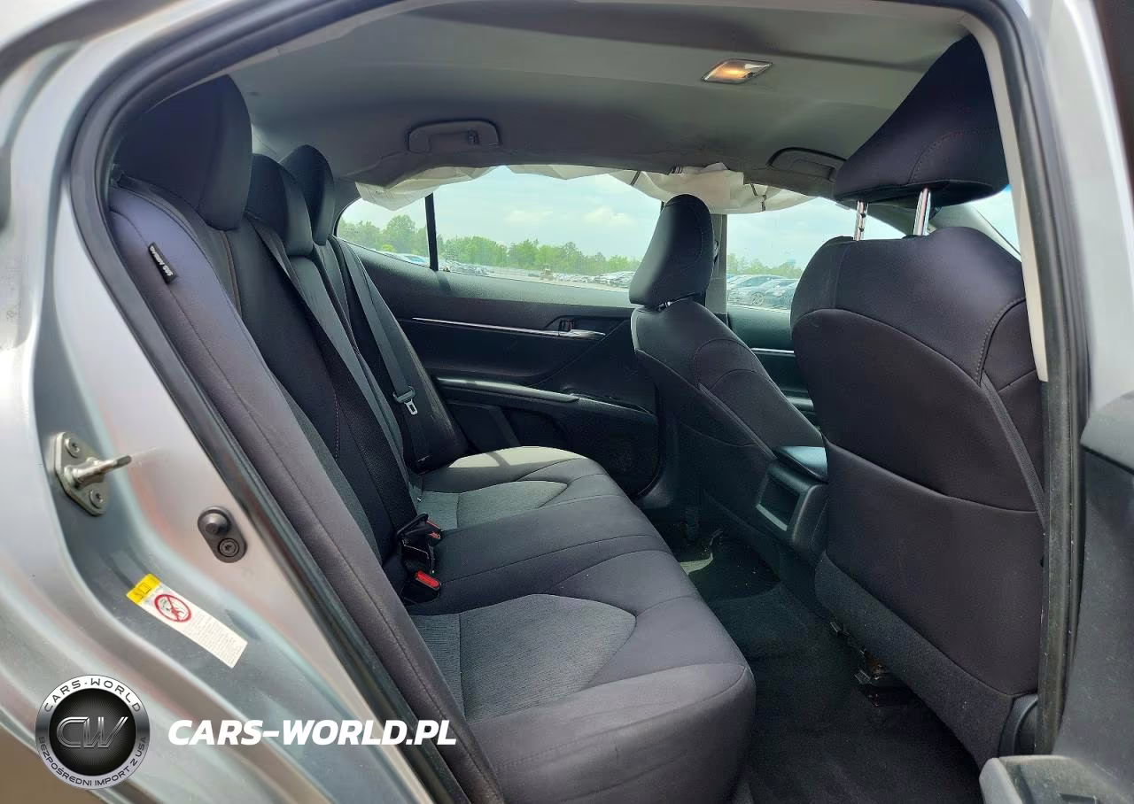 2018 Toyota Camry Le VIN:4T1B11HK6JU054698 - 10