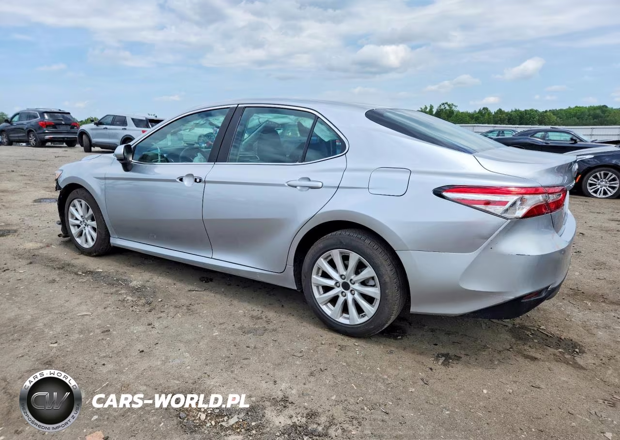 2018 Toyota Camry Le VIN:4T1B11HK6JU054698 - 2