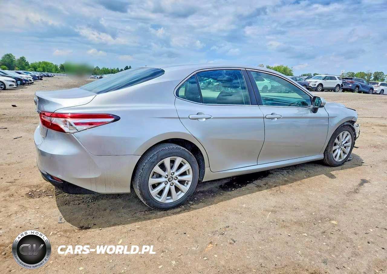 2018 Toyota Camry Le VIN:4T1B11HK6JU054698 - 3