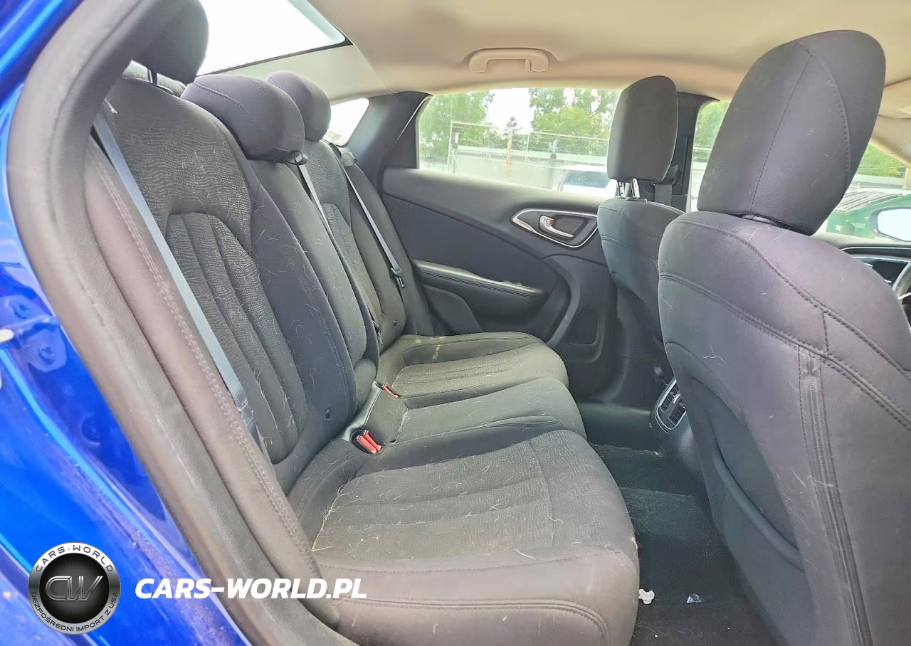 2015 Chrysler 200 Limited VIN:1C3CCCABXFN623955 - 10