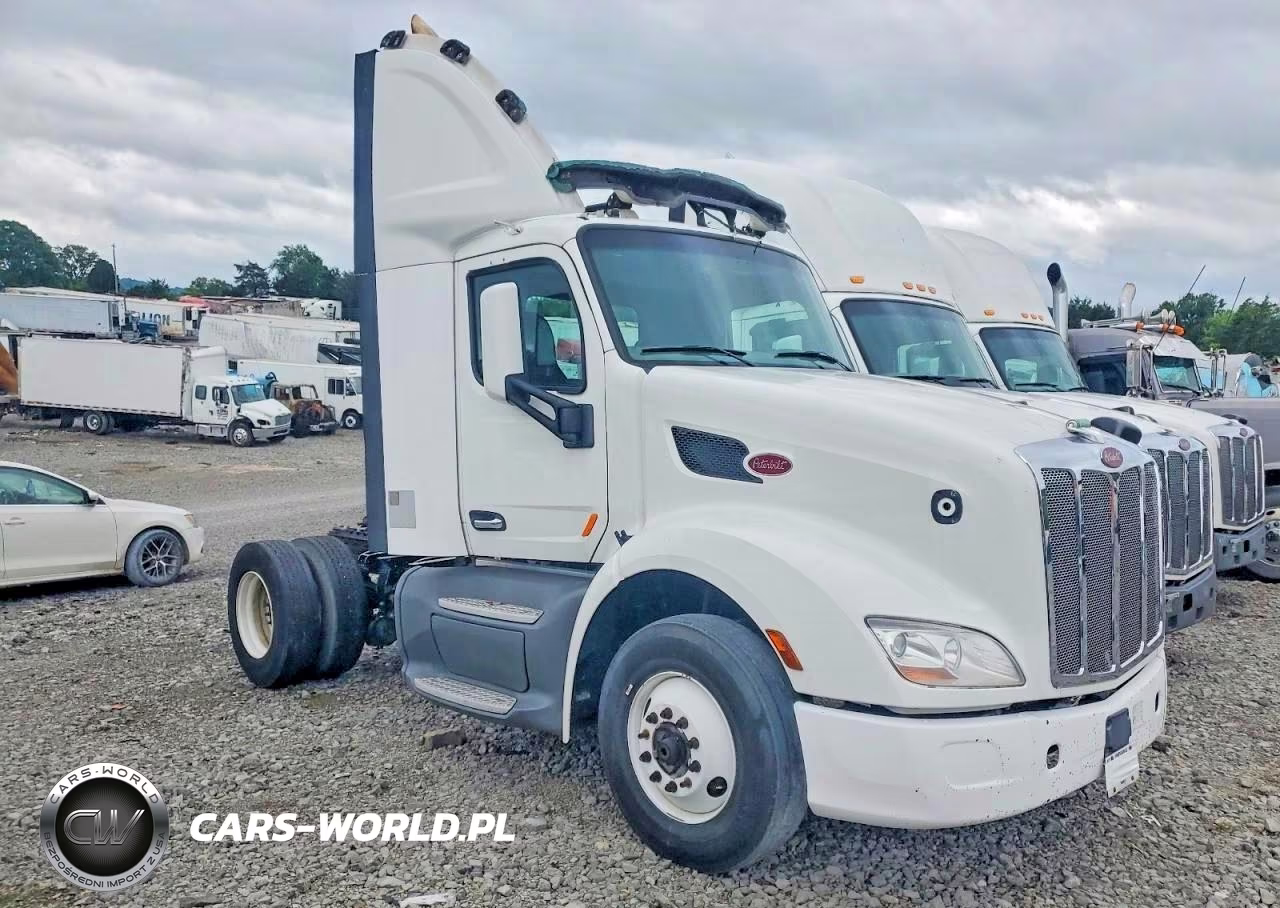 2017 Peterbilt 579 Semi Truck