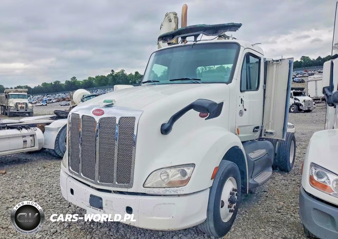 2017 Peterbilt 579 Semi Truck VIN:1XPBA48X1HD428449 - 2