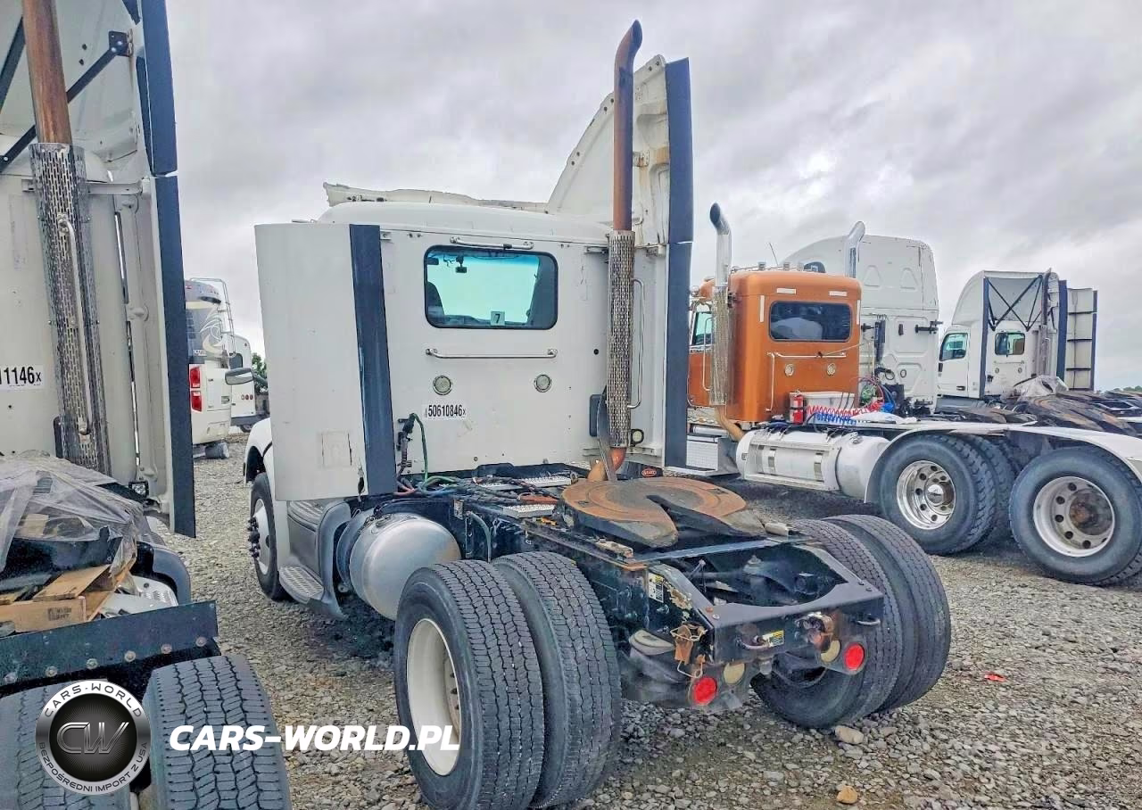 2017 Peterbilt 579 Semi Truck VIN:1XPBA48X1HD428449 - 3