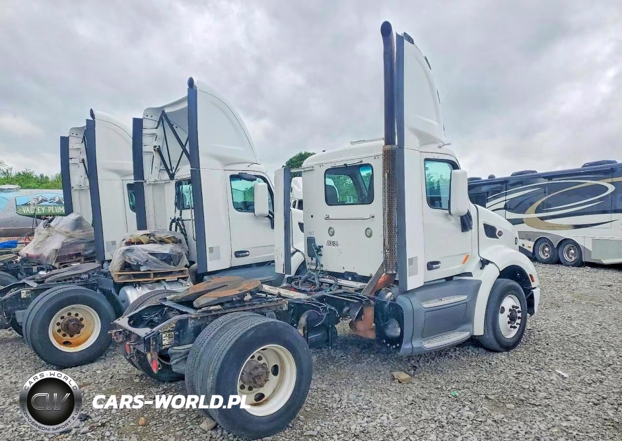 2017 Peterbilt 579 Semi Truck VIN:1XPBA48X1HD428449 - 4