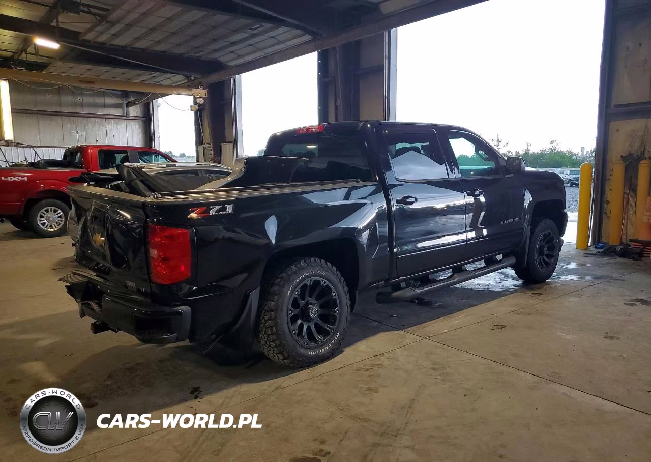 2018 Chevrolet Silverado K1500 Lt VIN:3GCUKREC1JG355842 - 3