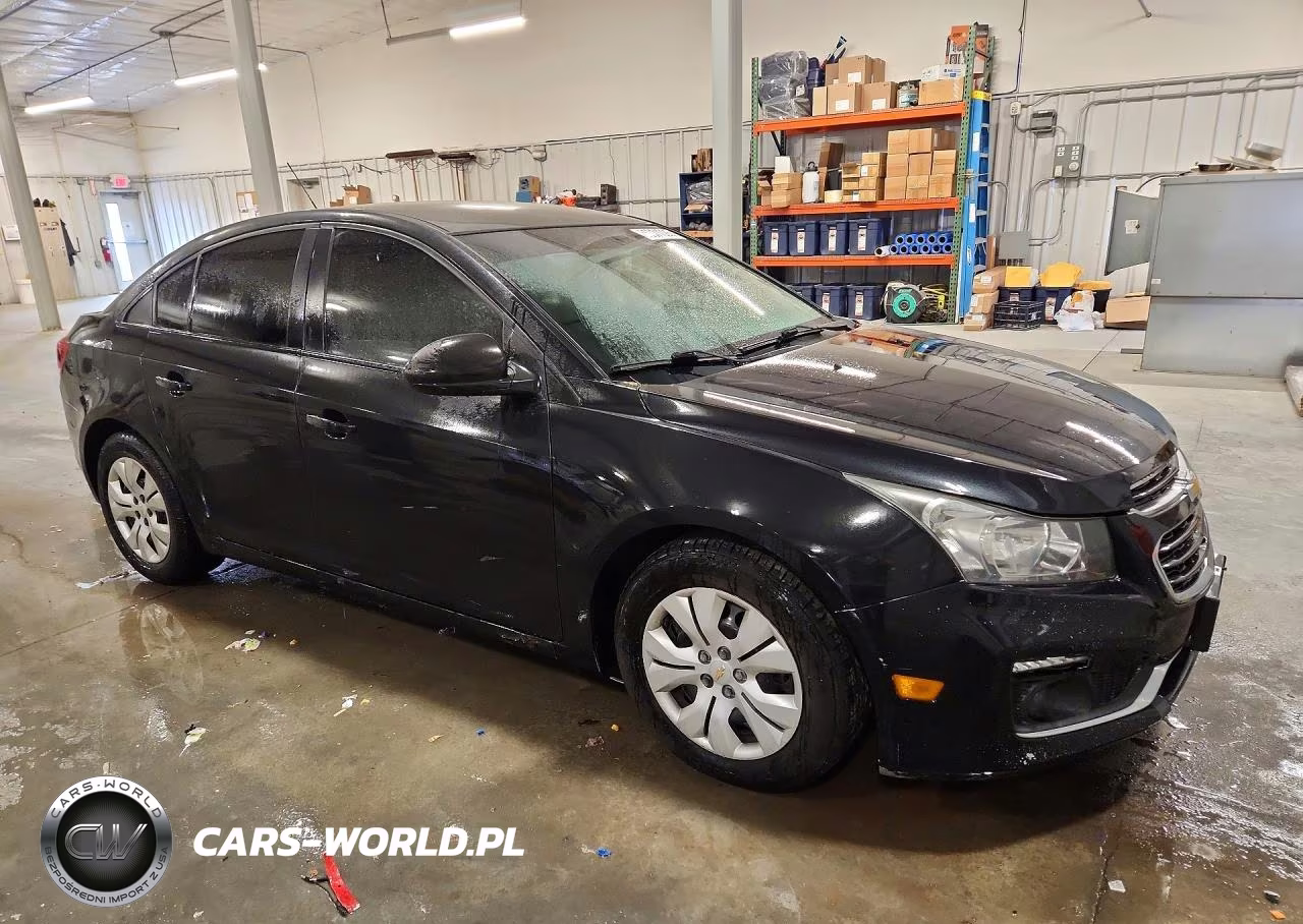 2015 Chevrolet Cruze Ls VIN:1G1PA5SH6F7105761 - 4