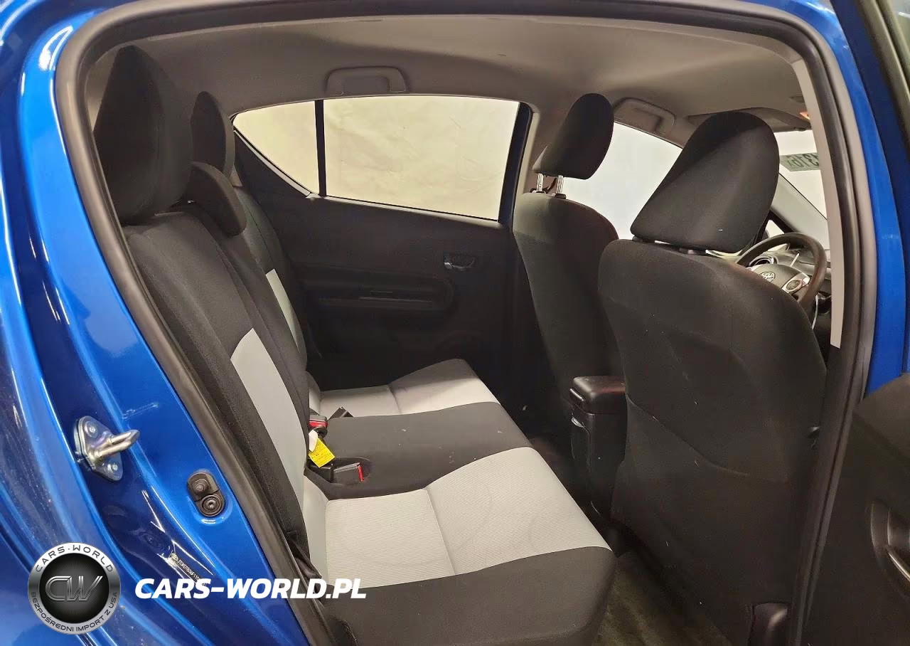 2015 Toyota Prius C Three VIN:JTDKDTB36F1108051 - 10