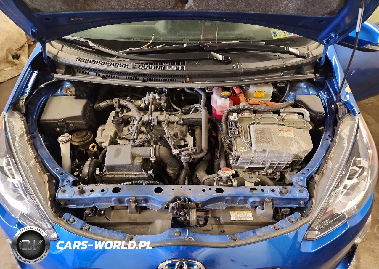 2015 Toyota Prius C Three VIN:JTDKDTB36F1108051 - 11