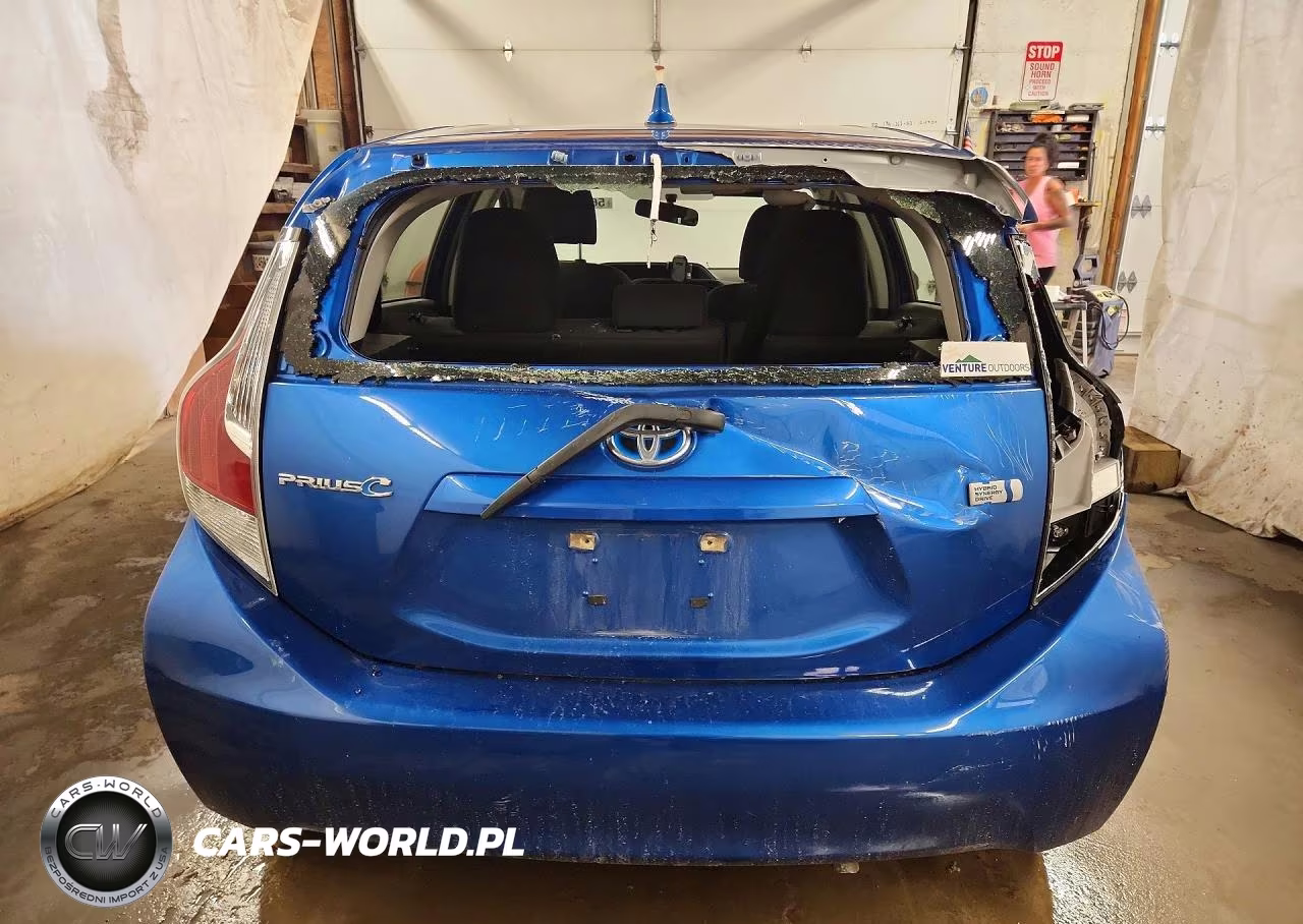 2015 Toyota Prius C Three VIN:JTDKDTB36F1108051 - 6