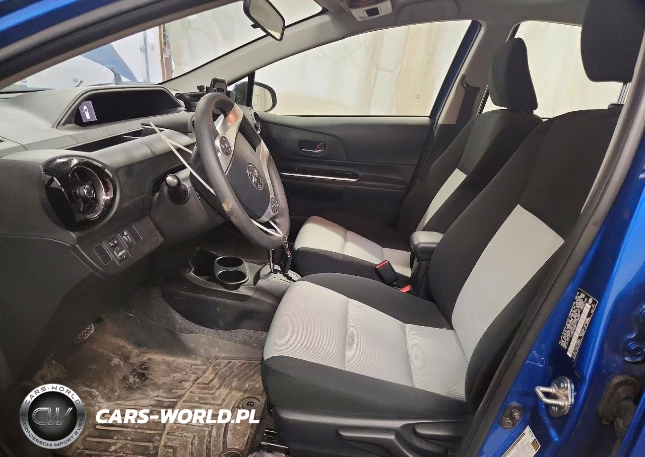 2015 Toyota Prius C Three VIN:JTDKDTB36F1108051 - 7