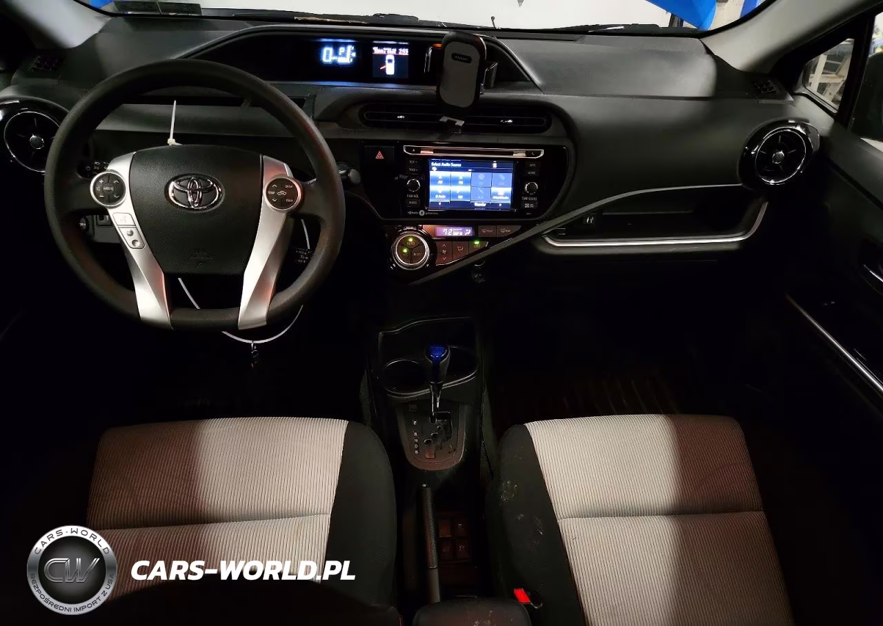 2015 Toyota Prius C Three VIN:JTDKDTB36F1108051 - 8