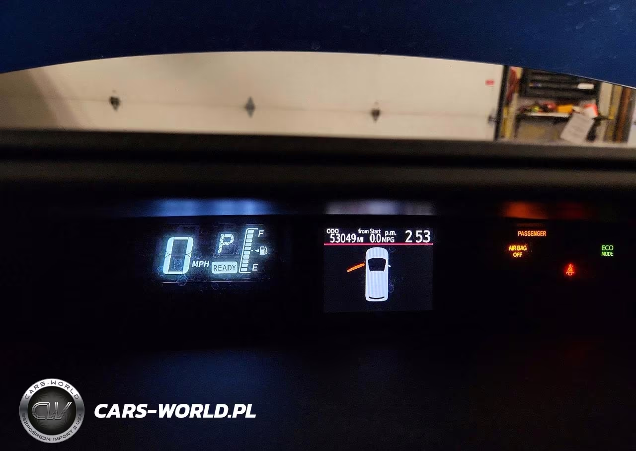2015 Toyota Prius C Three VIN:JTDKDTB36F1108051 - 9