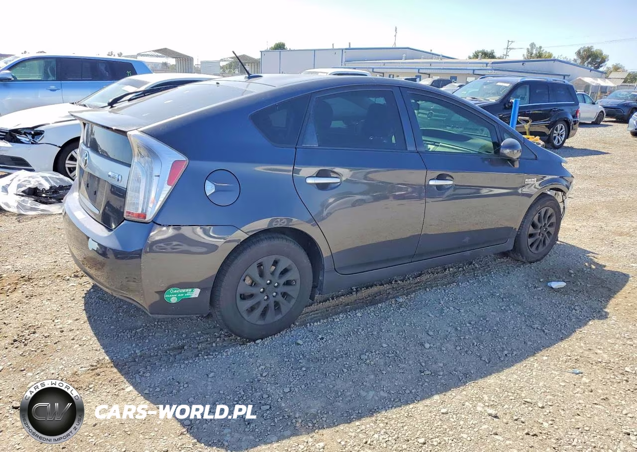 2015 Toyota Prius Plug-In Hybrid Base VIN:JTDKN3DPXF3071362 - 3