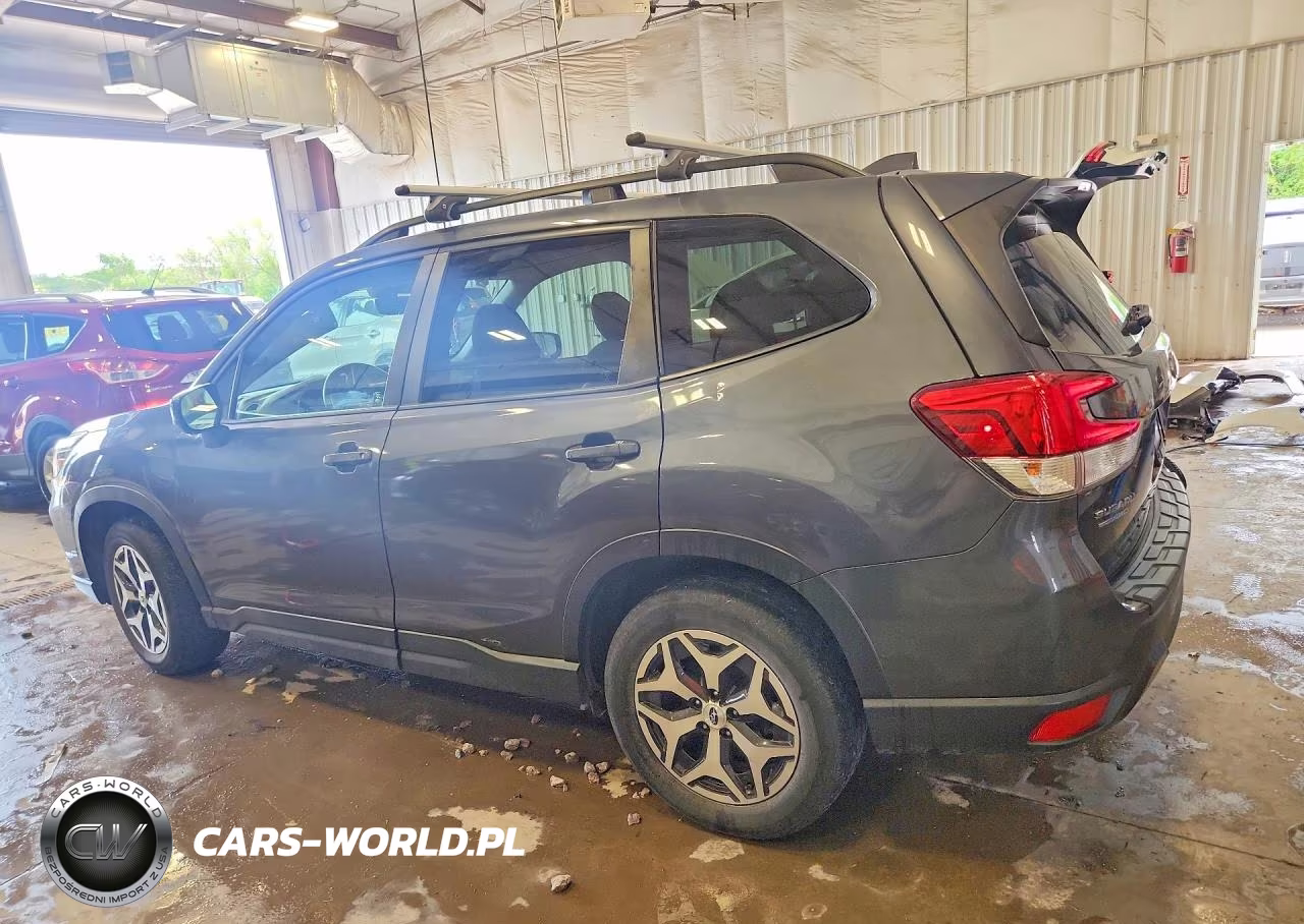 2020 Subaru Forester Premium VIN:JF2SKAGC3LH465520 - 2