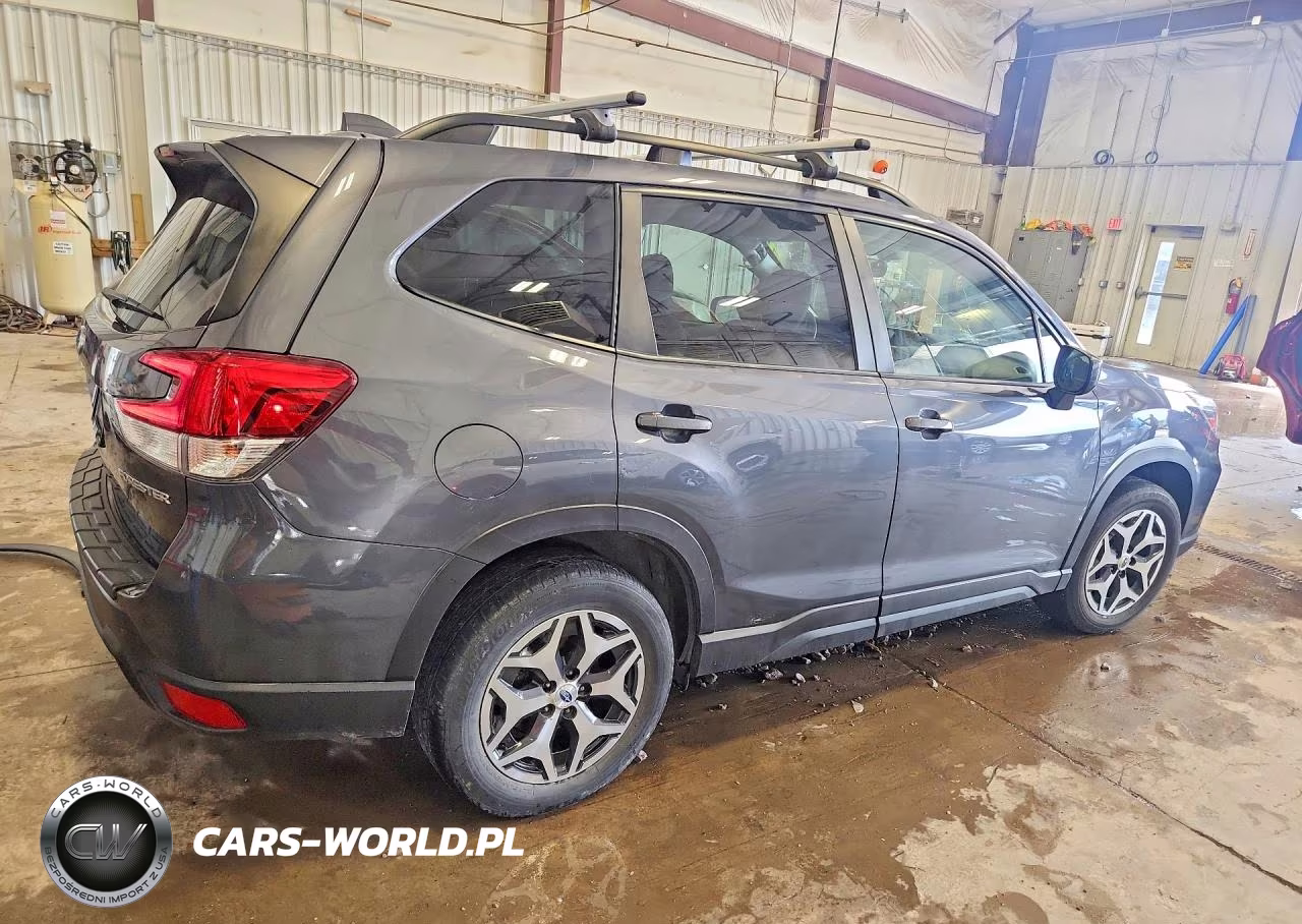 2020 Subaru Forester Premium VIN:JF2SKAGC3LH465520 - 3