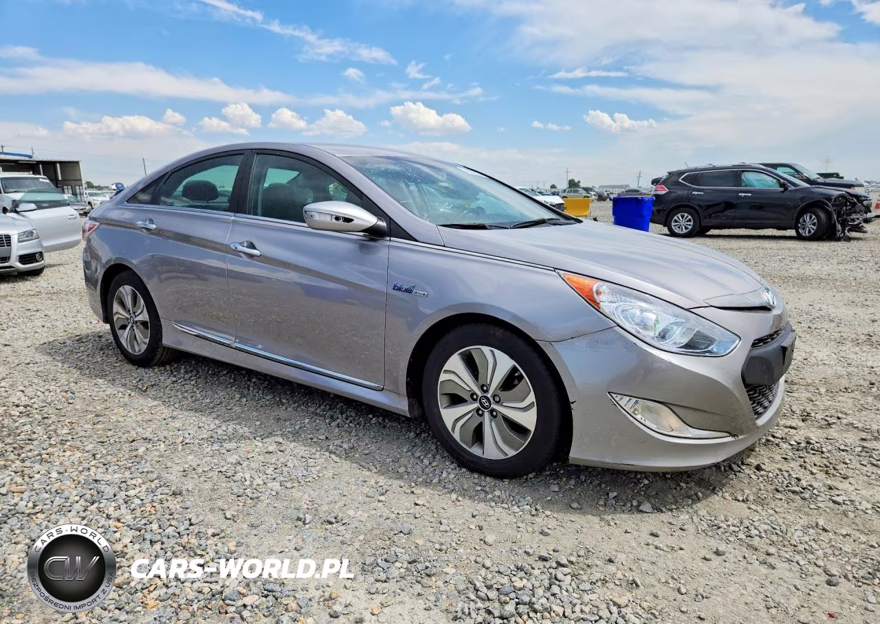 2013 Hyundai Sonata Hybrid VIN:KMHEC4A45DA090473 - 4