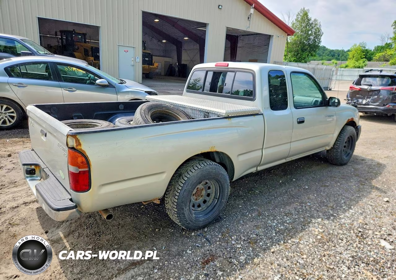 2000 Toyota Tacoma Xtracab VIN:5TEVL52N8YZ704218 - 4
